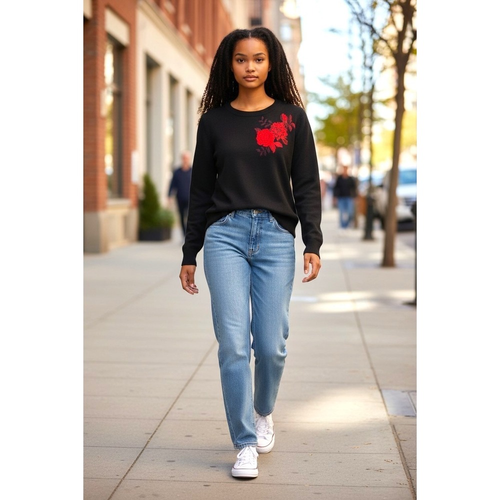 (J-182) Studio Park Sweater Small Black Red Floral Knit Pullover Crew Neck NWT